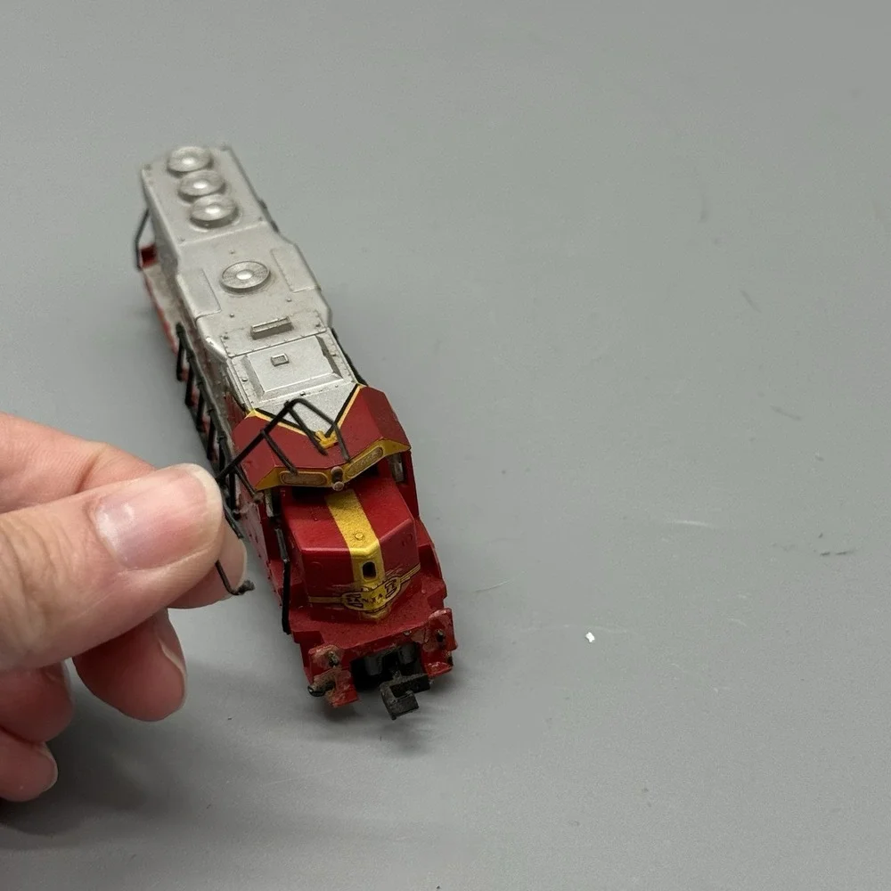 Bachmann HO Scale Santa Fe #6005 GP40 Diesel Locomotive-UNTESTED